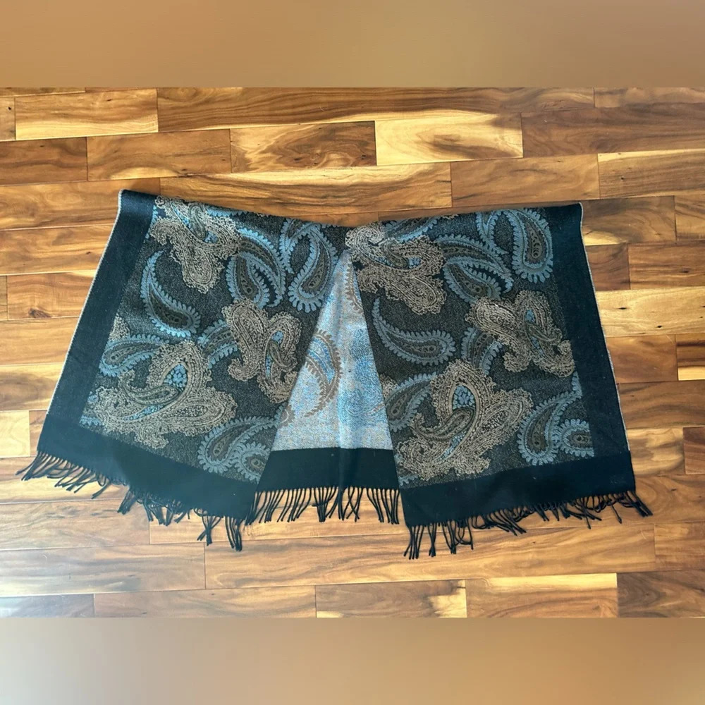 Vintage Paisley Print Cape Shawl